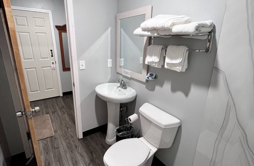 Guthrie Center Hotel | Midway Motel