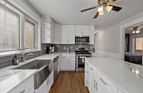 Garfield Ridge House | Midway Paradise with Kids Room