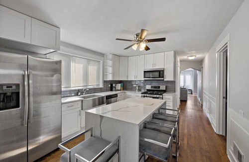 Garfield Ridge House | Midway Paradise with Kids Room