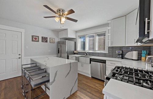 Garfield Ridge House | Midway Paradise with Kids Room