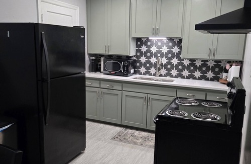 Midwest City House | Midwest City 2 Bed 2 Bath-Cottage on 15th, Cottage on 15th-Charming 2 Bedroom