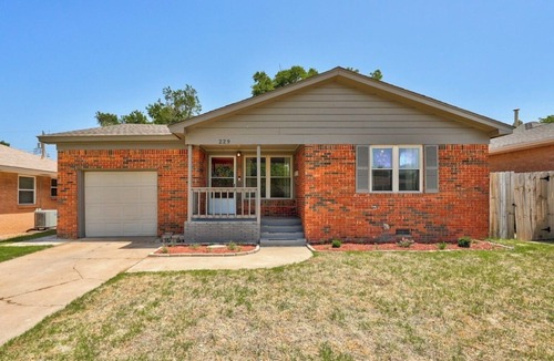 Midwest City House | Midwest City Retreat Minutes to Tinker & Downtown