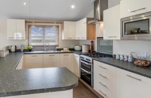 Clacton-on-Sea Apartment | Mikanda Lodge