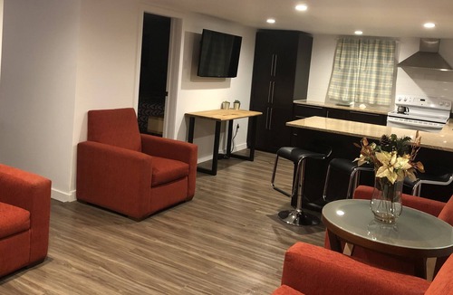 L'Ile-Bizard Apartment | Mikasa Apartment