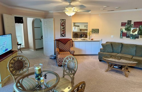 Kimberling City Condo | Mike and Lee's relaxing 2-bedroom lakefront condo at Ozark Mountain Resort.