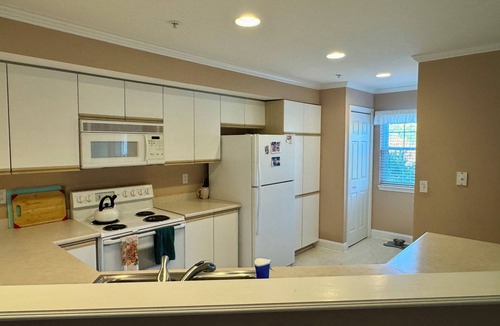 Kimberling City Condo | Mike and Lee's relaxing 2-bedroom lakefront condo at Ozark Mountain Resort.