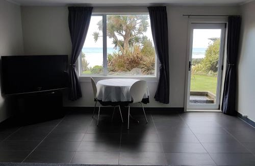 Kaka Point House | Mike & Jenny's Kaka Point Accommodation