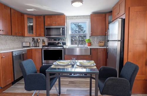 Valley Stream Apartment | Mikha's Oasis:n Ultimate Escape