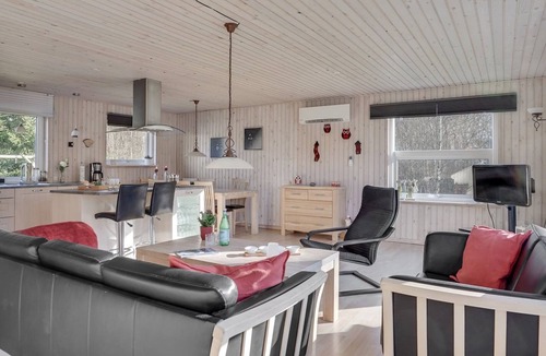 Hou House | "Mikko" - 2.2km from the sea by Interhome