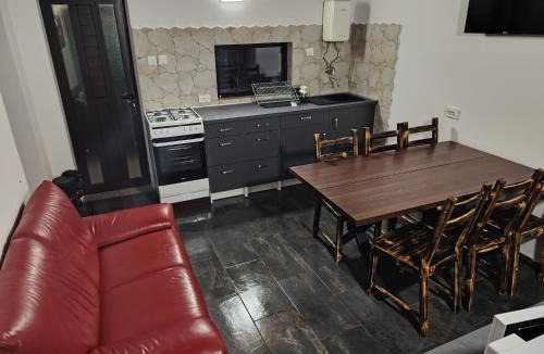 Bosana Apartment | Mila's pet friendly holiday house with private beach place and sunbeds included