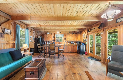 Franklin House | Milam Camp-Beautiful Lakefront!