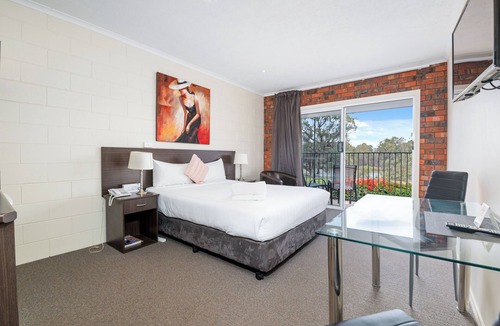 Gol Gol Hotel | Mildura Riverview Motel