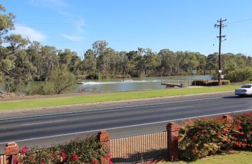 Gol Gol Hotel | Mildura Riverview Motel