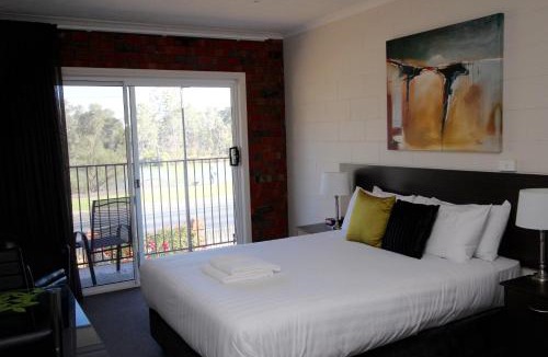 Gol Gol Hotel | Mildura Riverview Motel