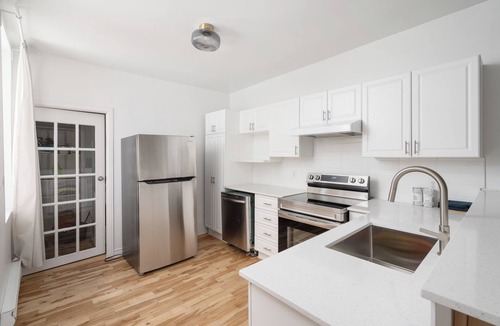 Mile End Apartment | Mile-End 3 BDR Cozy Retreat