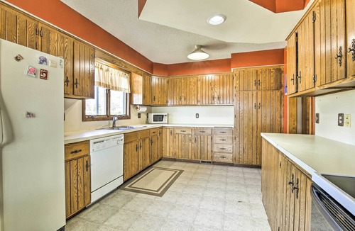 Milford House | Milford Lake Vacation Rental: Walk to Beach!