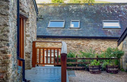 Tuckenhay Apartment | Mill Balcony