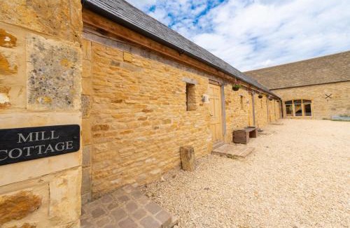 Bourton Bed & Breakfast | Mill Cottage - Ash Farm Cotswolds