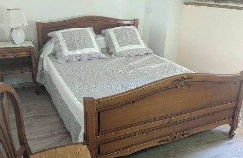 Carla-de-Roquefort Bed & Breakfast | Mill gîte with dining area over the water