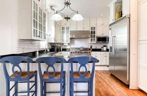 Washington House | Mill Haus - Heated Swimming Pool, Hot Tub, Dog Friendly, Downtown