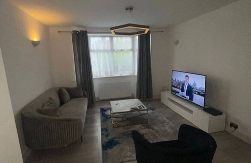 Hale House | Mill Hill 3 bed house