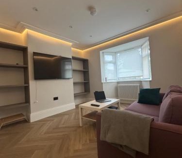 Whittington House | Mill Hill House