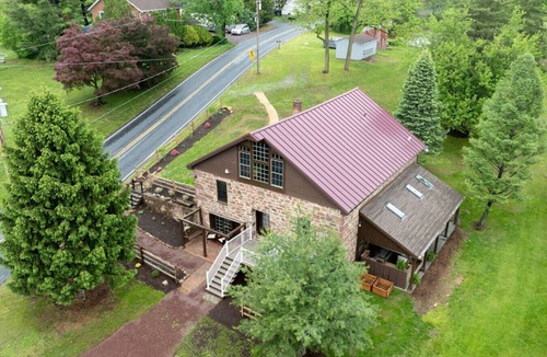 Stouchsburg Apartment | Mill House - The Highland Suite
