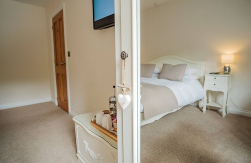 Gilwern Bed & Breakfast | Mill Lodge Brecon Beacons