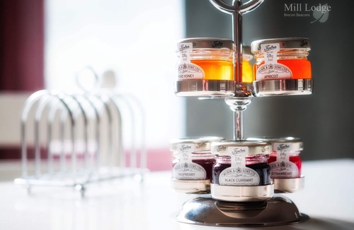 Gilwern Bed & Breakfast | Mill Lodge Brecon Beacons