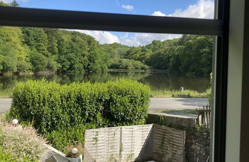 Plouneventer Apartment | Mill, pond, 20 min from the sea, ideal for a family of 4 to 6 people.