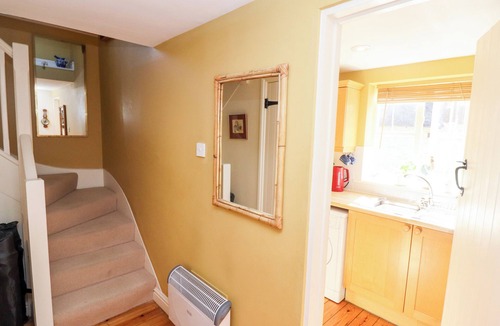 Cirencester House | MILL VIEW, romantic, with pool in Cotswold Water Park