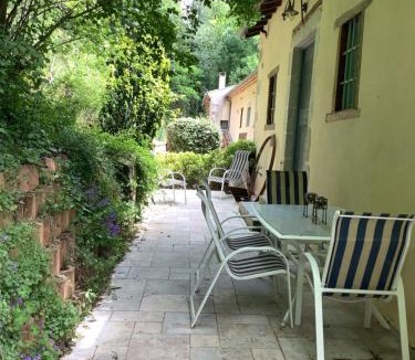 Castres House | Mille Fleurs