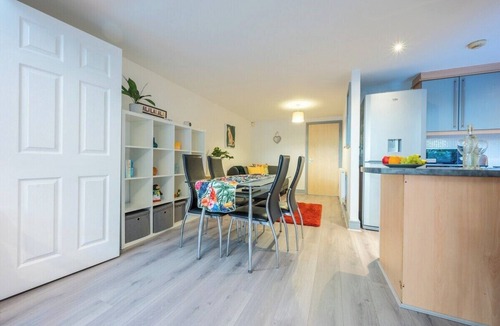 Riverside Apartment | Millennium View by Tŷ SA