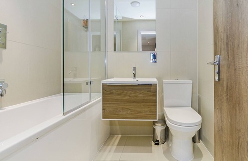 Pocklington Ski Chalet | Millington Deluxe Lodge