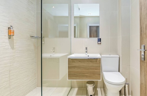 Pocklington Ski Chalet | Millington Deluxe Lodge