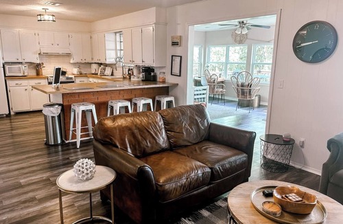 Crowder House | Million-Dollar Lake View + Hot Tub Retreat!