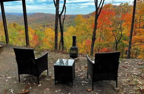 Ranger Cabin | Million Dollar Mountain View at Bear Den studio!
