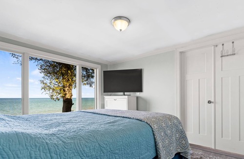 Carsonville House | Million dollar views, lakefront home w/sandy beach