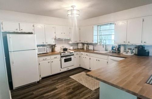 Crowder House | Million-Dollar View on Hickory Hill with Hot Tub