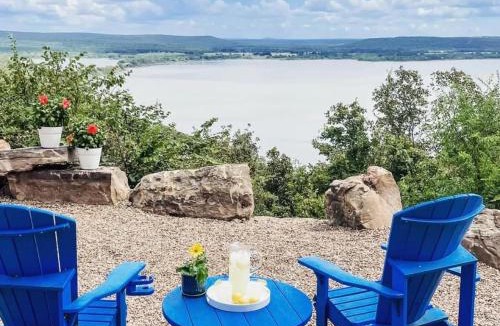 Crowder House | Million-Dollar View on Hickory Hill with Hot Tub