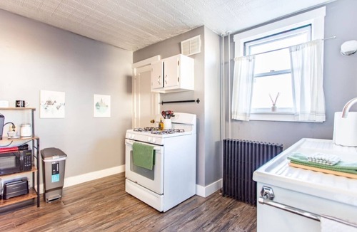 South Side Slopes Apartment | Million Dollar View Spacious Studio