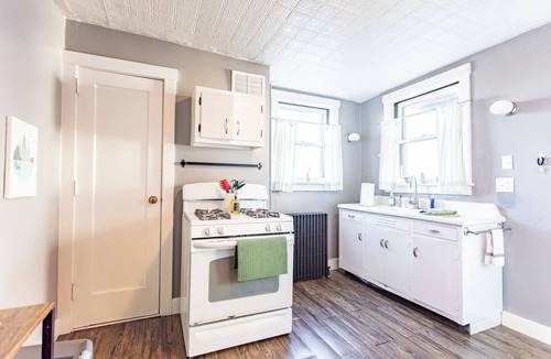 South Side Slopes Apartment | Million Dollar View Spacious Studio