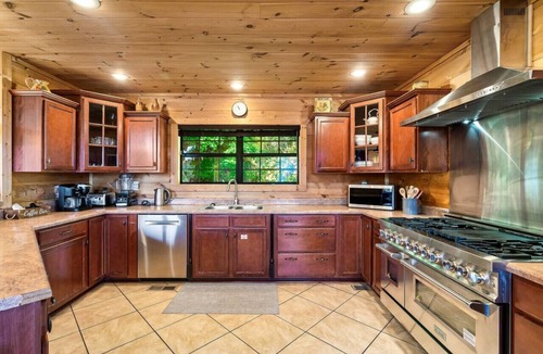 Chalet Village Ski Chalet | Million $ Views Theater Hot Tub Game Room