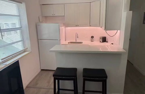 Surfside Apartment | Millionaire stay - steps to the beach -very comfortable and peaceful - Enjoy