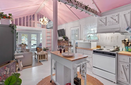 Maurepas House | MILLON DOLLAR VIEWS/HOT TUB/LAKEFRONT