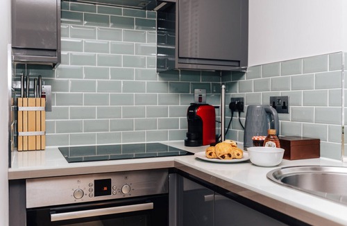 Henley House | Mills Cottage - From 125 Per Night