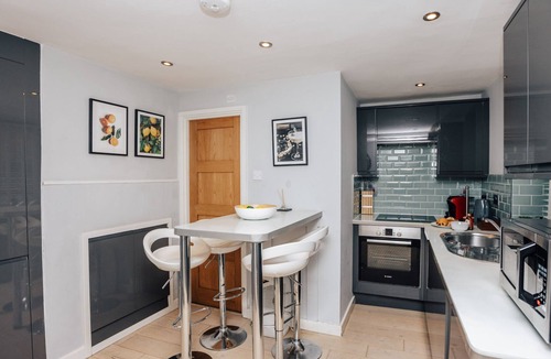 Henley House | Mills Cottage - From 125 Per Night