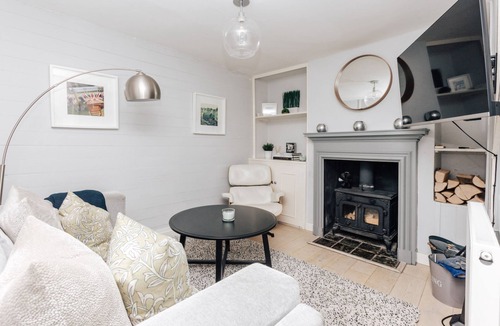 Henley House | Mills Cottage - From 125 Per Night