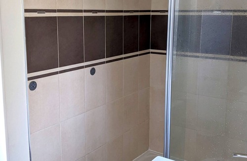 Mery-sur-Oise House | Millstone house with garden