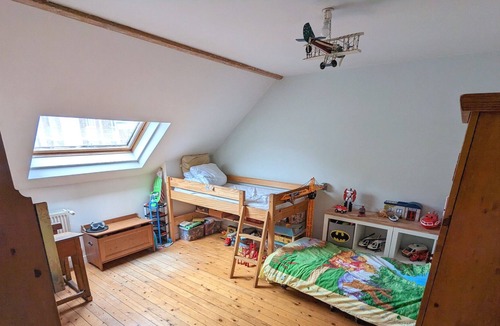 Mery-sur-Oise House | Millstone house with garden